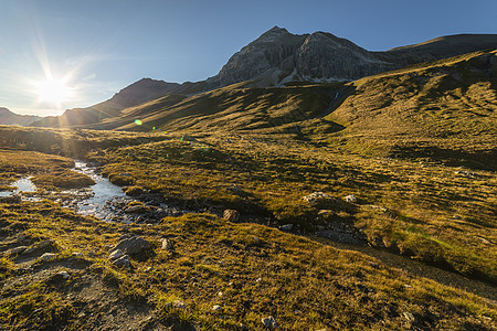 日落时阿尔布拉山口阿尔布拉山高山河瑞士格里森天空草地文化风景溪流晴天爬坡耀斑全景摄影图片