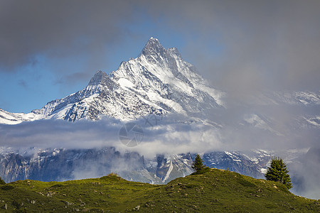 瑞士林德尔瓦尔德 伯尔尼高地雪薄冰瑞士阿尔卑斯山远足天空旅游地形冰川山脉地区雪山全景林地图片