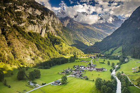 来自Jungfrau地区Murren村的山谷 伯尔尼山图片