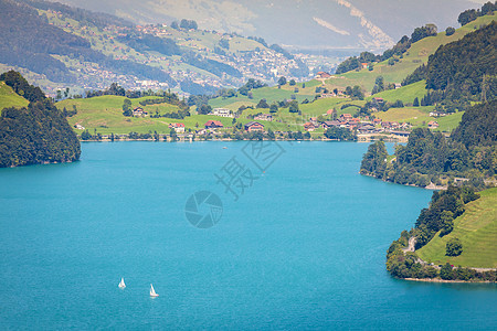 瑞士瑞士阿尔卑斯山的松石隆肯西和村庄肺部 瑞士草地国家太阳风景美丽村庄高地风光教会假期图片