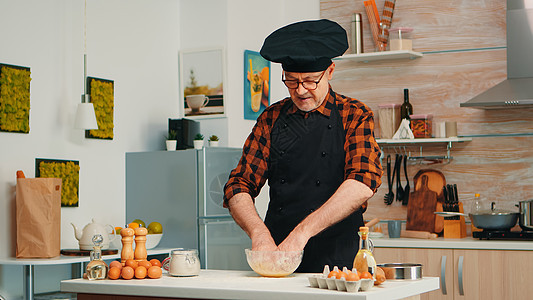 烘烤机面粉烘烤退休面团蛋糕家庭用具食物烹饪糕点厨师图片