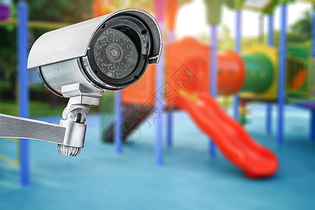 闭路电视闭路摄像头 幼稚园学校露天操场的电视监控 为幼儿户外服务 安全系统概念图片
