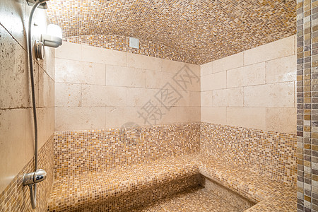 土耳其浴室 配有美丽的东方色彩大理石马赛克 带有说明东方图案的图片的马赛克 照明可以帮助您保持良好的心情 完全放松和享受的地方图片