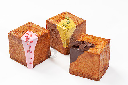 三块方形的羊角面包 加奶油莓果汁 菠萝酱和巧克力甘蔗图片