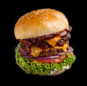 深色背景中质朴的木板上放着生菜 奶酪 洋葱和番茄的美味新鲜自制汉堡的特写美食午餐芝士小吃食物汉堡沙拉面包包子黑色图片