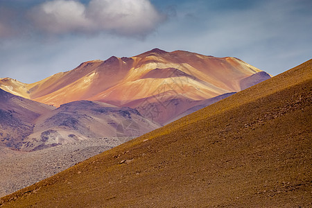 南美洲智利阿塔卡马边境附近的玻利维亚高原地貌的火山景观戏剧性旅游草原假期摄影爬坡旅行沙漠情调目的地图片