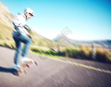 在巴西的街道上模糊 快速和男子滑板进行健身 训练和锻炼 运动 速度和人在路上玩滑板 以实现城市行动 运动和平衡图片