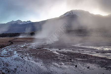 日出时有河流和火山风景的智利阿塔卡马沙漠草原戏剧性山脉目的地摄影地方月亮喷泉公共公园图片