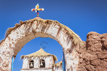 智利 南美洲阿塔卡马沙漠阿尔提平原的教堂石头蓝色阳光教会沙丘高原村庄旅行摄影建筑学图片