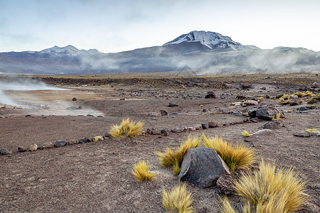 日出时有河流和火山风景的智利阿塔卡马旅行景观目的地喷泉地方反射天空风景草原日落图片