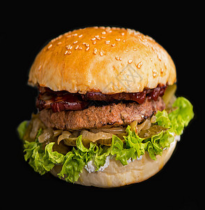 深色背景中质朴的木板上放着生菜 奶酪 洋葱和番茄的美味新鲜自制汉堡的特写包子午餐芝麻芝士汉堡黑色面包食物美食沙拉图片
