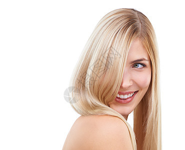金发美女 一个美丽的金发年轻女人 在白色背景面前微笑着笑容皮肤女性幸福成人化妆品裁剪头发发型身体工作室图片