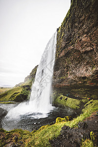 Gljufrabui瀑布的垂直照片     冰岛宽角图片