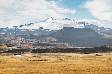 火山峰顶 冰岛火山风景与白冰川帽图片