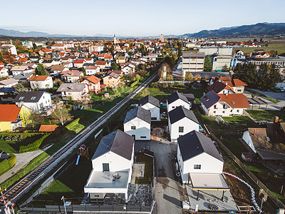 斯洛文尼亚国家一侧某处的住宅区 空中视线(空视)图片