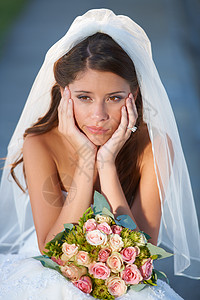 婚礼紧张 一个悲伤的年轻新娘 在她的结婚日图片