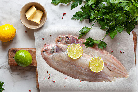 法国传统食谱法国传统食谱 准备煮熟美食风格的原始独家平底鱼图片