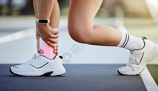 在公园进行健康健身锻炼或运动生活方式训练时 女性 脚踝疼痛和健身损伤 医疗紧急情况 跑步事故和女孩在有氧运动中伤害肌肉或炎症图片