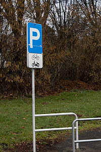 停车自行车和摩托车的签字标志交通街道安全发动机路标旅行民众城市信号蓝色图片