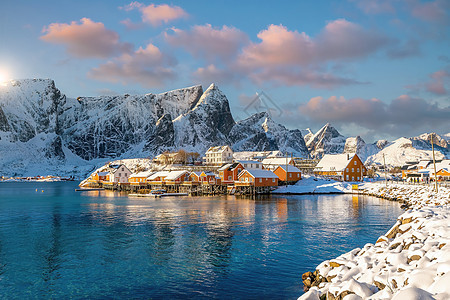 挪威Lofoten的美丽自然景观全景村庄日落房子峡湾岛屿旅行海岸海洋港口图片