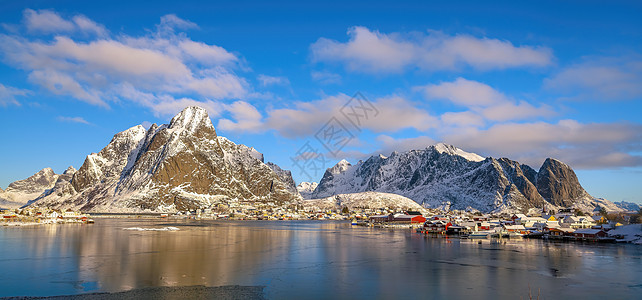 挪威Lofoten的美丽自然景观旅行村庄房子风景全景海洋岛屿峡湾港口海岸图片