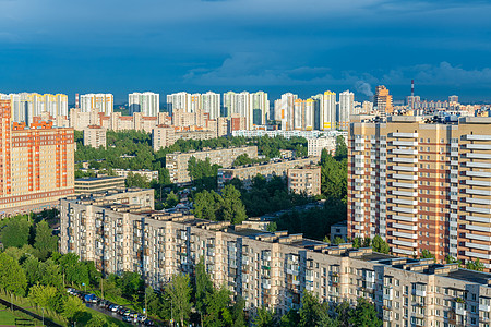 夏日圣彼得堡住宅区 请查看InfoFinland上的街道建筑财产办公室住宅区公益住房景观季节房子图片