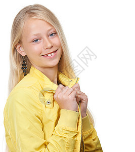 在一间工作室里 一个女孩的快乐 微笑和肖像 穿着时髦 酷和时尚的青少年服装 一个美丽的年轻孩子模型的美丽 幸福和面孔 白色背景 图片