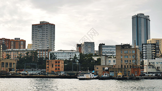 俄罗斯城市弗拉迪夫斯托克的全景 从移动渡轮看海洋地标景观吸引力港口建筑学旅行街道电缆沿海图片