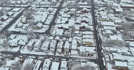 美国新泽西州冬季严寒期间 美式雪地小镇的空中景象最戏剧性无比于这幅画面图片