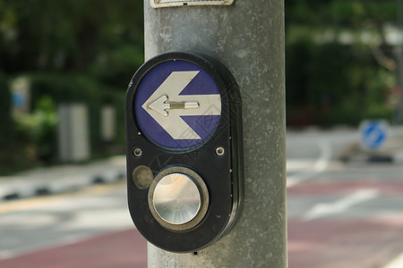 在 SIGAPO 中特写交叉信号按钮市中心车道路口运输控制街道路面危险红绿灯穿越图片