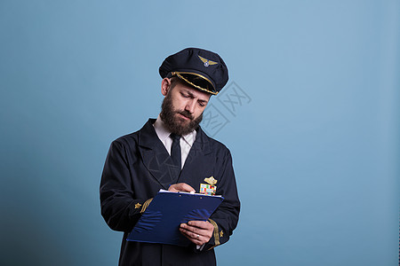 机机机长持有剪贴板飞行员文档活页夹膝板空勤客机空气水平职员海军图片
