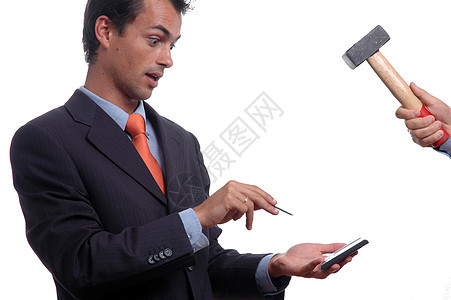 年轻商务人士手持手掌顶和用锤子击打手电脑商务老板电子男性办公室互联网工具数据商业图片