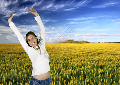 免费护理女性假期草地微笑花朵闲暇场地天空幸福喜悦图片