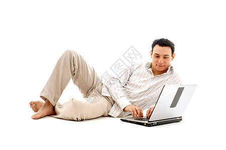 使用膝上型电脑的放松男人邮件互联网学习电子邮件享受上网乐趣商务冲浪人士图片