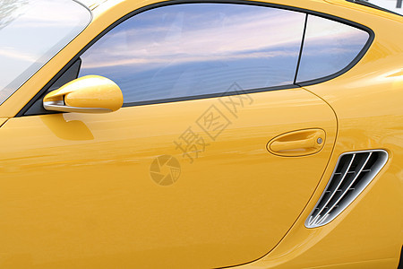 新黄色车 侧观运动车辆反射孵化商业镜子玻璃窗户展览奢华图片