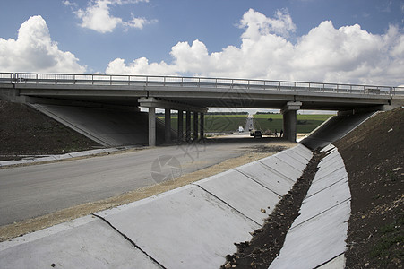 高速公路护卫车沥青地平线天气速度爬坡赛道场地风景森林卡车图片