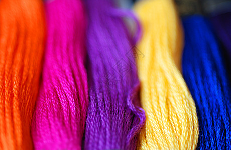 彩色线索缝线棉布纤维针尖黄色工作服彩虹十字绣奇思妙想缝纫背景图片