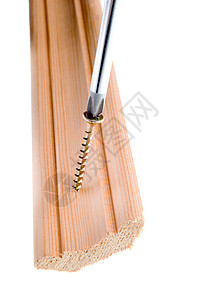 螺丝起子和单螺丝在板上 孤立色调硬件螺丝刀棕褐色工作指甲钻头螺栓底座宏观图片