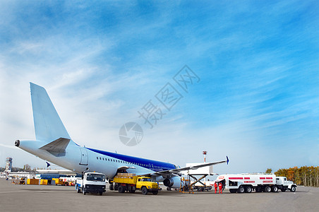 准备飞行燃料商业场地航空空气运输天空技术气体航班图片