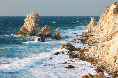 蓝海风暴岩石力量旅行泡沫危险海景天空悬崖海洋海岸线图片