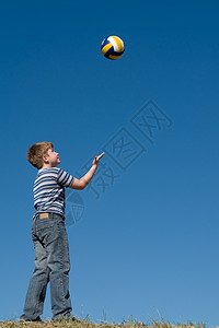 男孩打球排球时间游戏运动员行动世界学校孩子们冠军闲暇图片