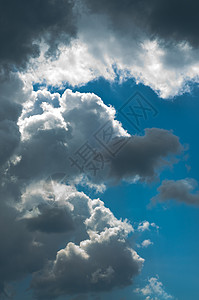 暴风雨过后不久的戏剧性天空图片