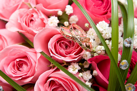 金环和玫瑰花束接待宏观约会订婚新娘房子仪式婚礼男人丈夫图片