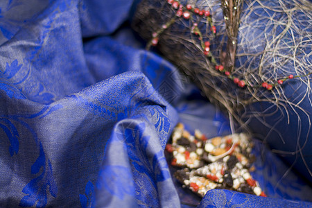 纺织 装饰礼品盒和巧克力蓝色材料红色光泽线程热情午餐水果海浪波浪状图片