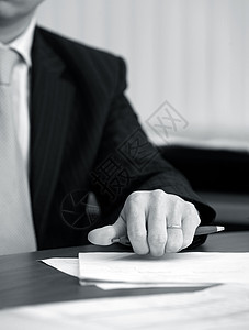 商务人士的手办公室阅读写作合同工作金融交易人士审查签约图片