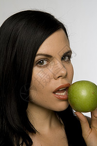 每天一个苹果让医生远离嘴唇女孩黑发水果女性女士健康饮食诱惑牙齿图片