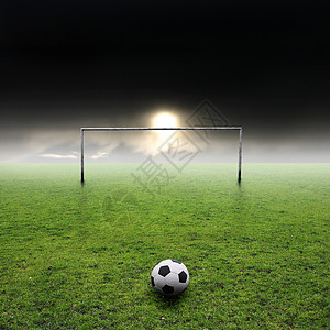 足球球场孤独运动太阳竞赛阳光分数阴影沥青场地操场图片