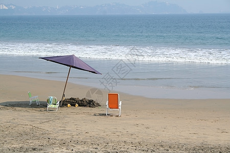 伞式雨伞怠速屁股海洋晒黑休息室天空海滩海岸旅行面包图片