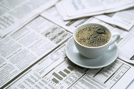 咖啡报纸 商业早餐餐具工作桌子文书学习生长文学生活柱子图片