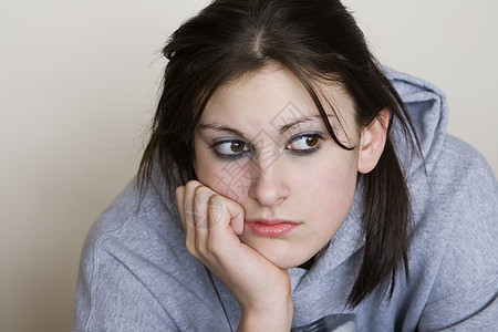 滥产女孩学生青年情感悲伤郁闷灰色头发压力女性图片